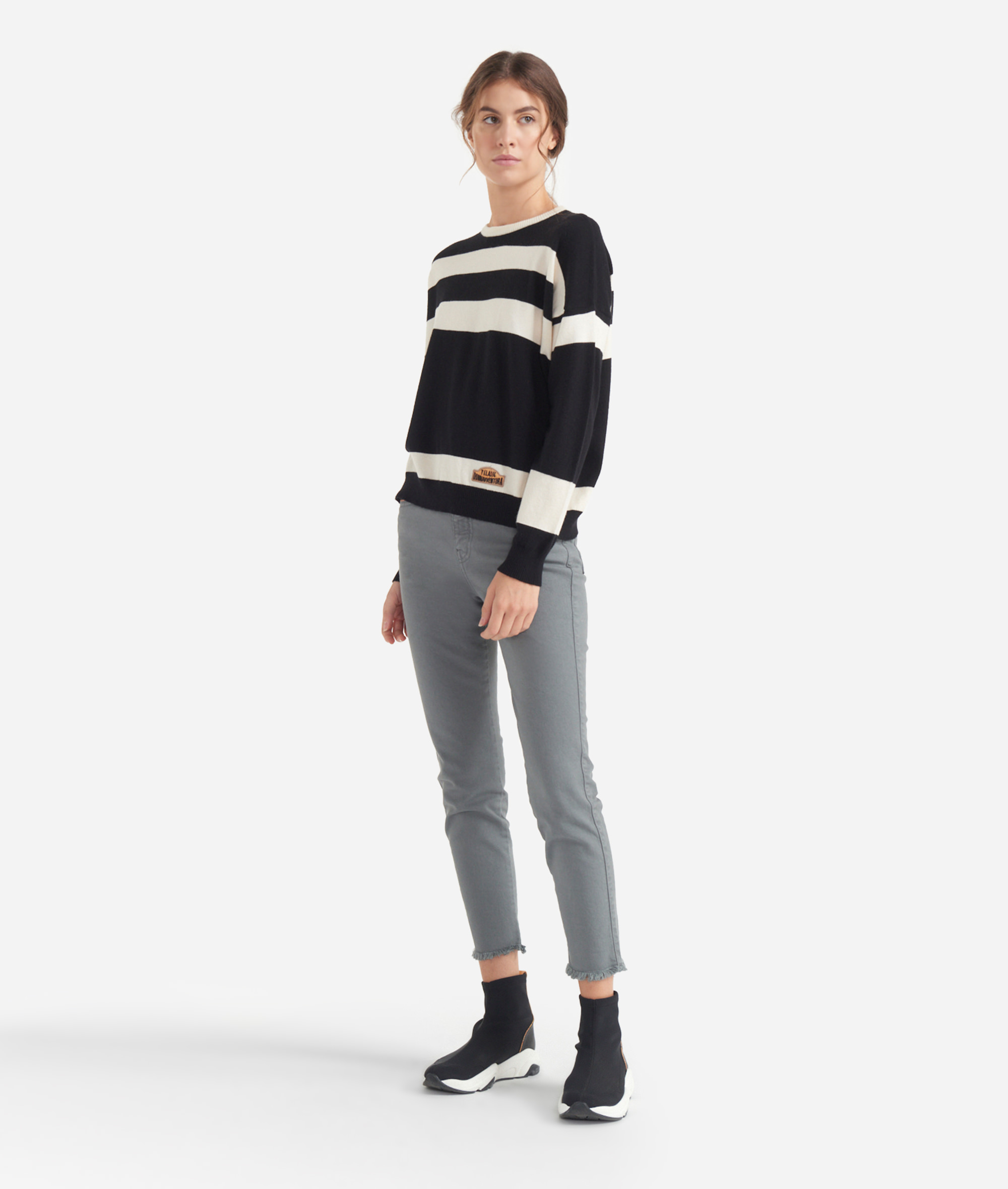 Striped sweater Black and White
